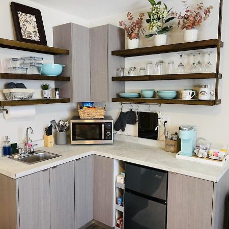 Coastal Chic Suite With Kitchenette And Private Entrance St. Petersburg Exteriör bild