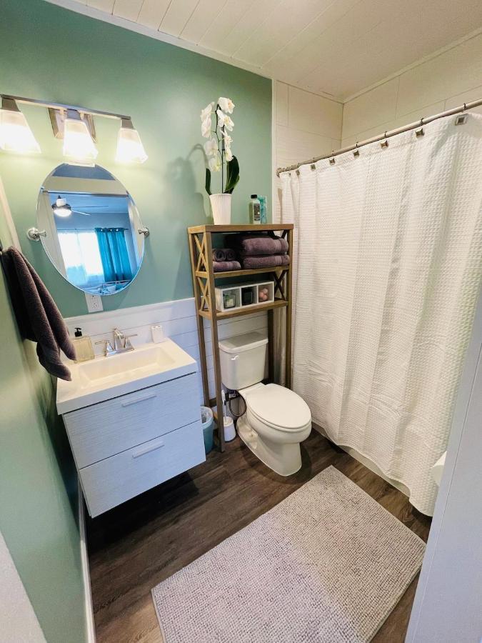 Coastal Chic Suite With Kitchenette And Private Entrance St. Petersburg Exteriör bild